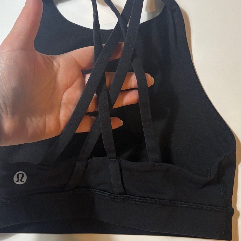 Lululemon Women's Black Sports Bra size 4  in like new condition black - Picture 3 of 4